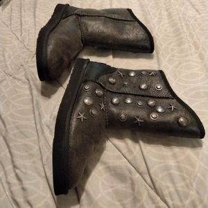 Australia Luxe "Angel Short" Sherpa star boots. Leather